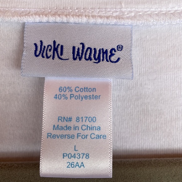 Vicki Wayne 3/4 Sleeve V-Neck White Tee Shirt. size Large. - Picture 2 of 6
